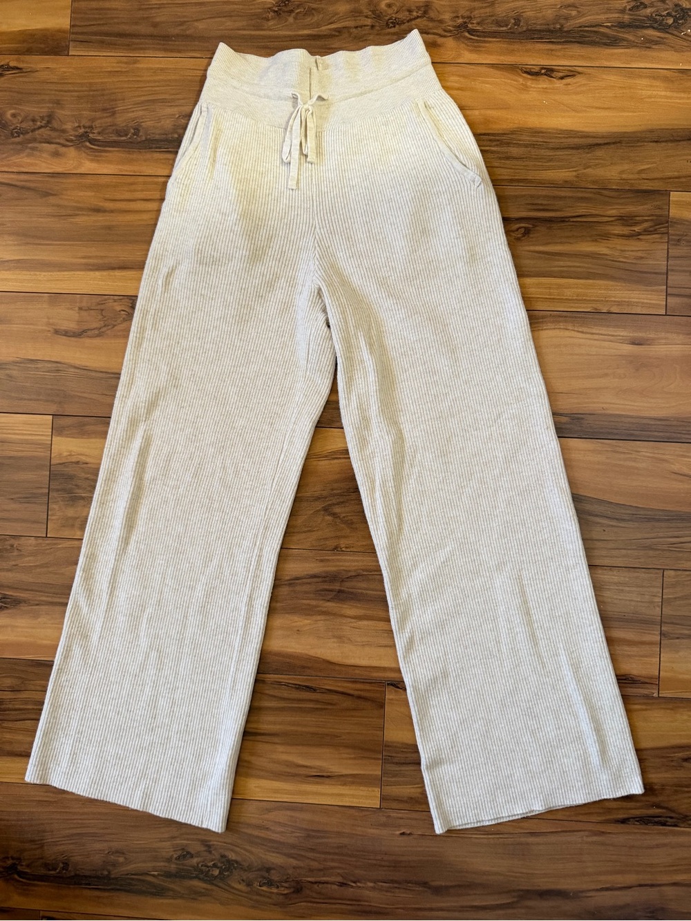 Uniqlo Women’s Washable Cream Knit Ribbed Pants - Picture 4 of 11